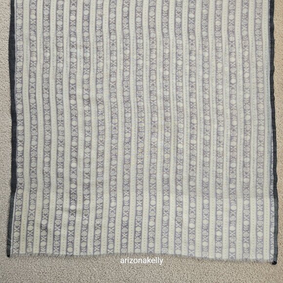 Kadhi and Co. Wool Scarf Lightweight *SMALL HOLE* - Picture 10 of 16